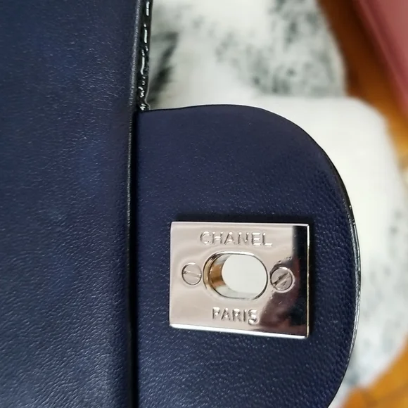 CHANEL Classic Flap Quilted Patent Bag. - Picture 5 of 16